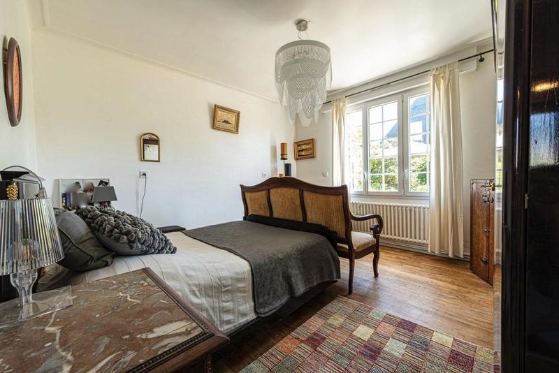 Maison - 182 m² - 9 pièces