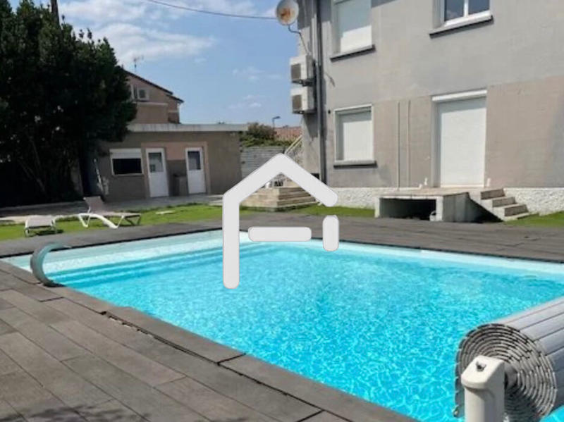 Maison - 258 m² - 8 pièces