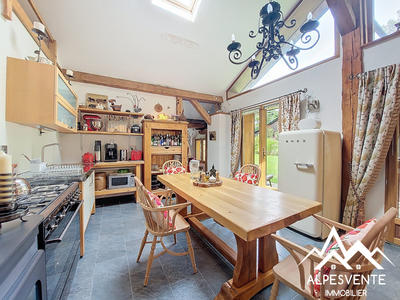 Maison - 249 m² - 9 pièces