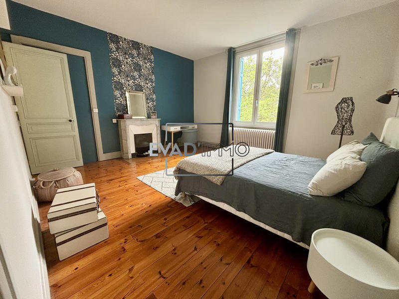 Maison - 325 m² - 10 pièces