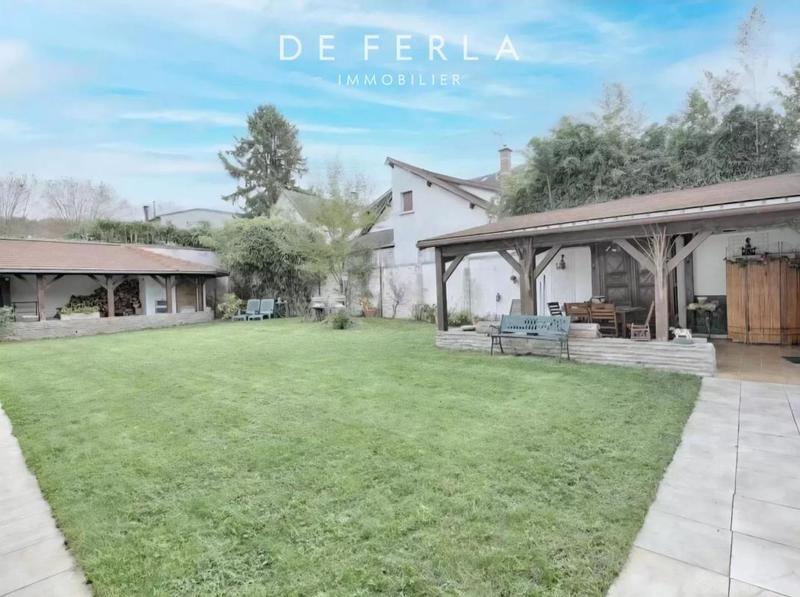 Demeure - 200 m² - 7 pièces