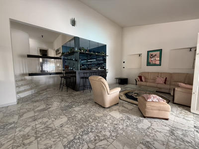 Propriété - 350 m² - 10 pièces