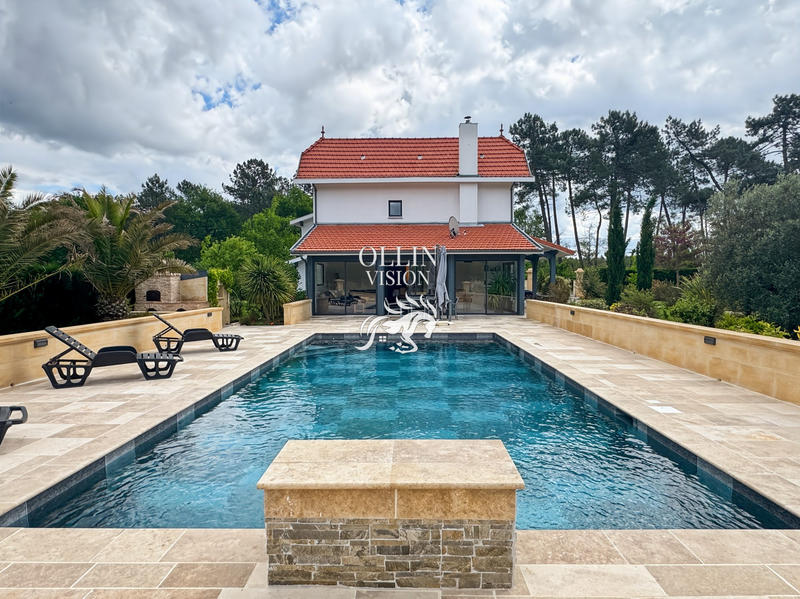 Maison - 203 m² - 7 pièces