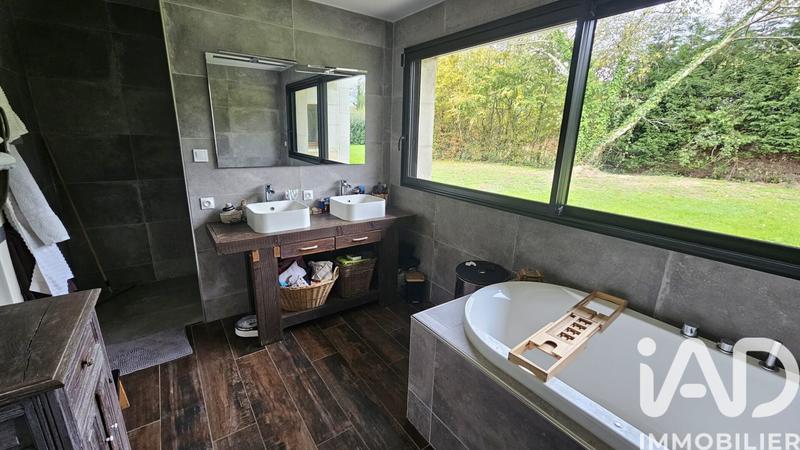 Maison - 201 m² - 7 pièces