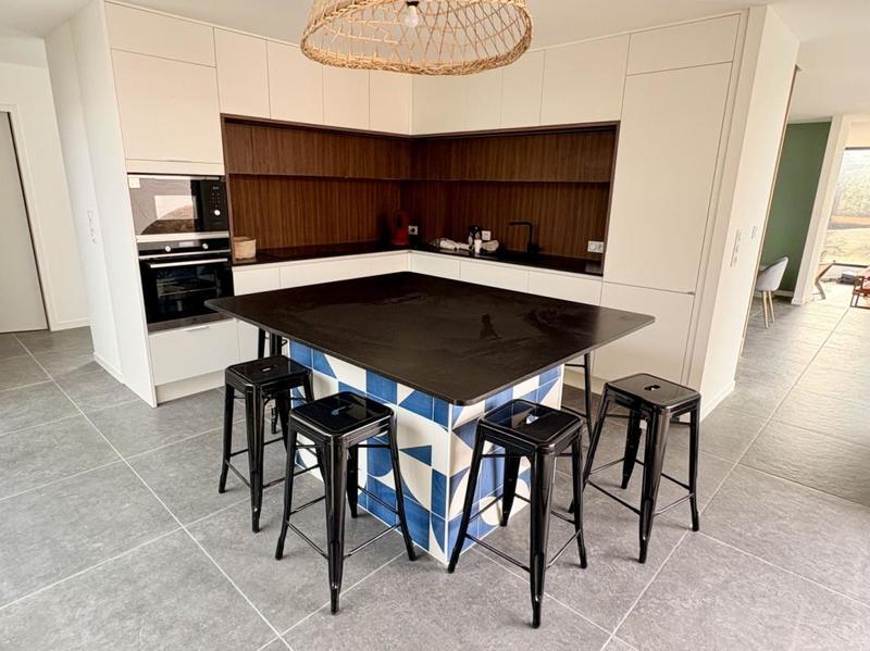 Maison - 236 m² - 8 pièces