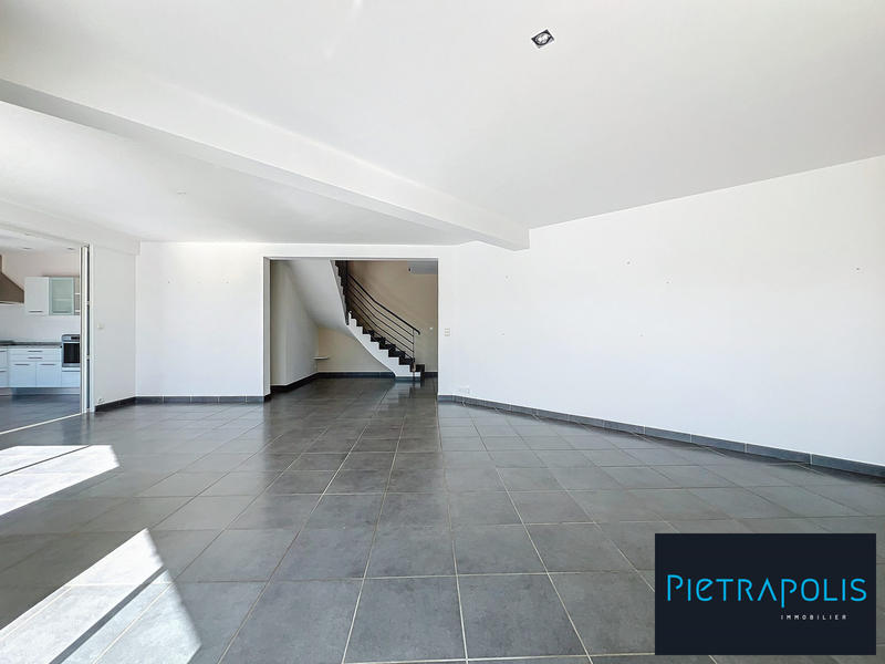 Maison - 204 m² - 5 pièces