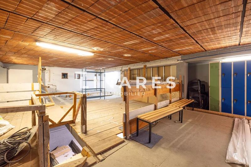 Local d'activités - 695 m² - 22 pièces