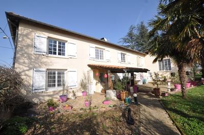 Maison - 280 m² - 9 pièces