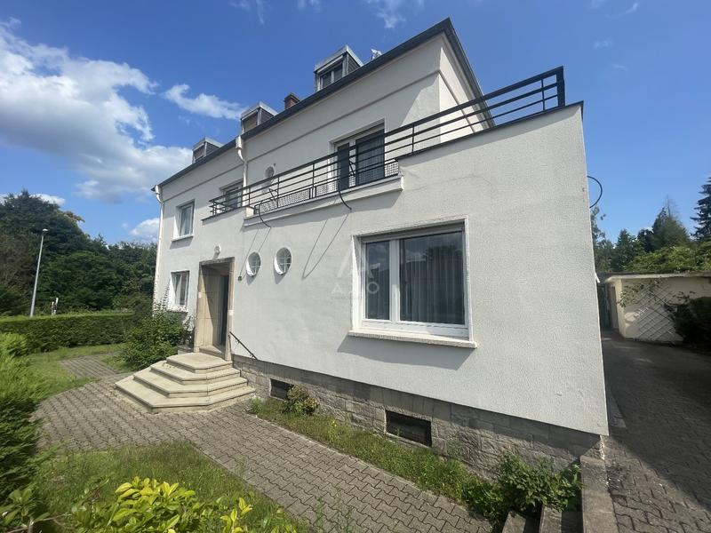 Maison - 410 m² - 15 pièces