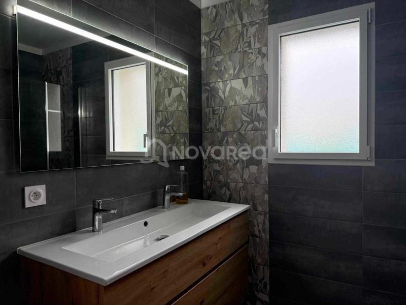 Maison - 90 m² - 5 pièces