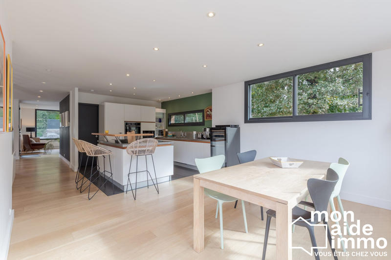 Maison contemporaine - 228 m² - 8 pièces