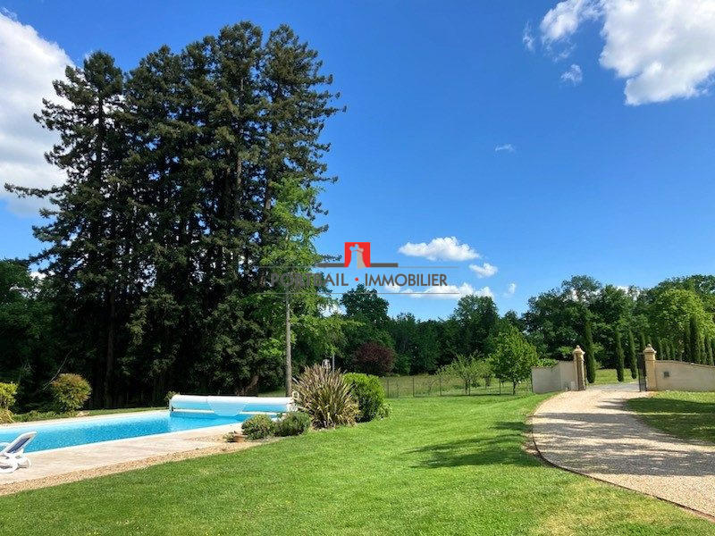 Maison - 400 m² - 12 pièces