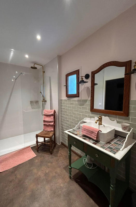 Maison - 400 m² - 16 pièces