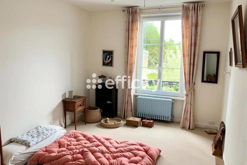 Demeure - 233 m² - 9 pièces