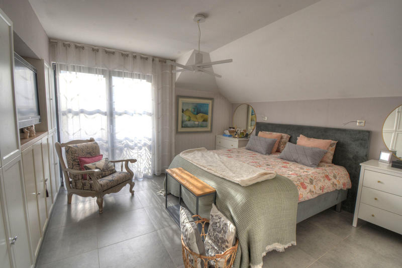 Maison - 200 m² - 6 pièces