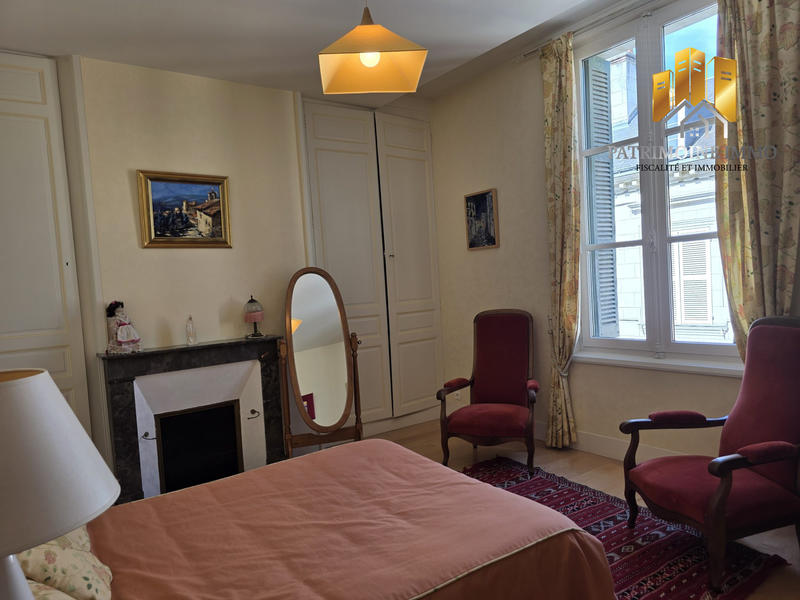 Maison - 300 m² - 10 pièces