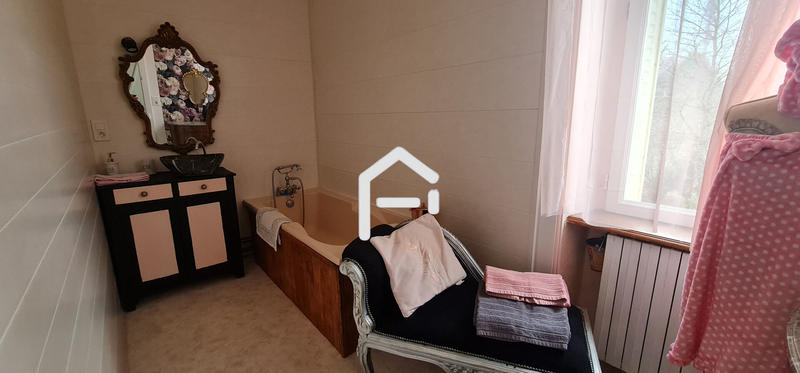 Maison - 280 m² - 10 pièces