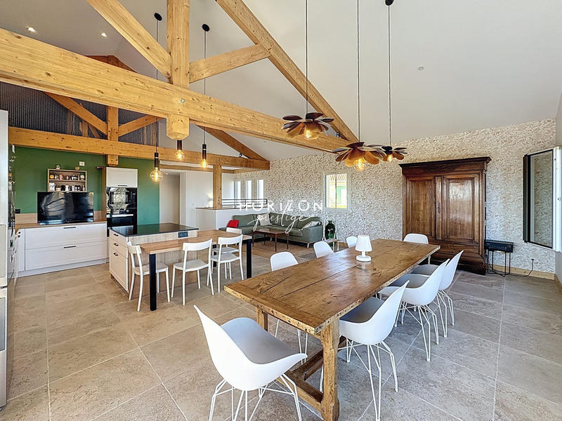 Maison - 210 m² - 9 pièces