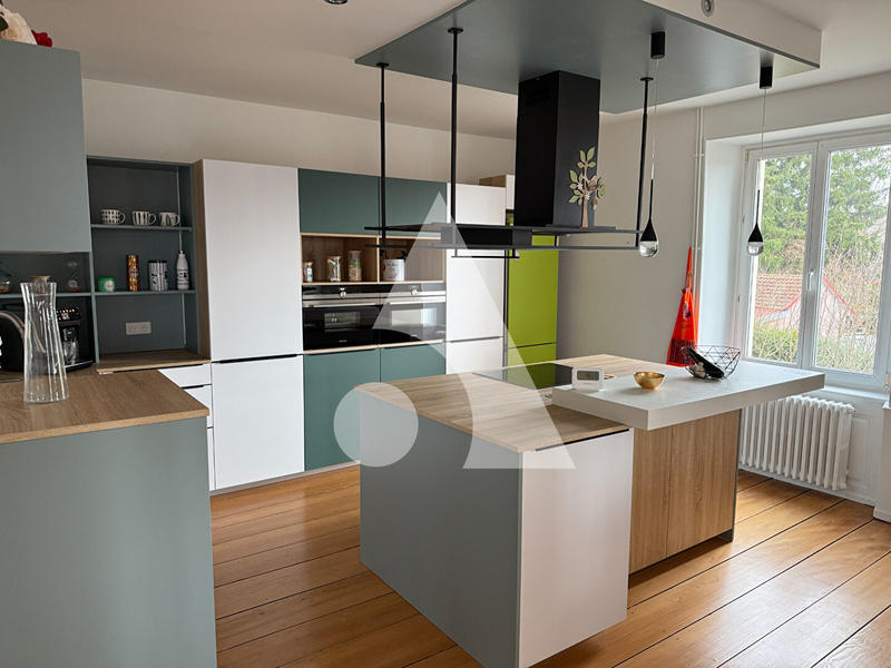 Maison - 230 m² - 10 pièces