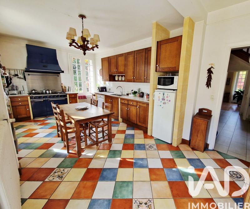 Maison - 222 m² - 12 pièces