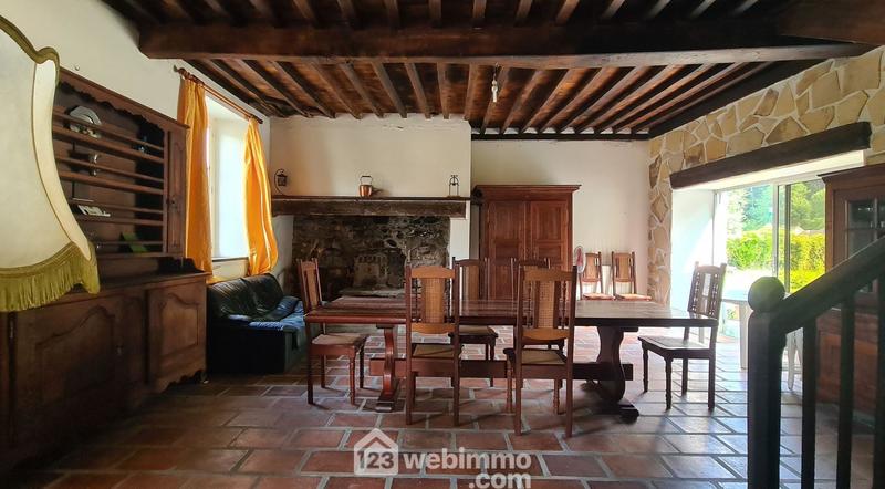 Maison - 324 m² - 10 pièces