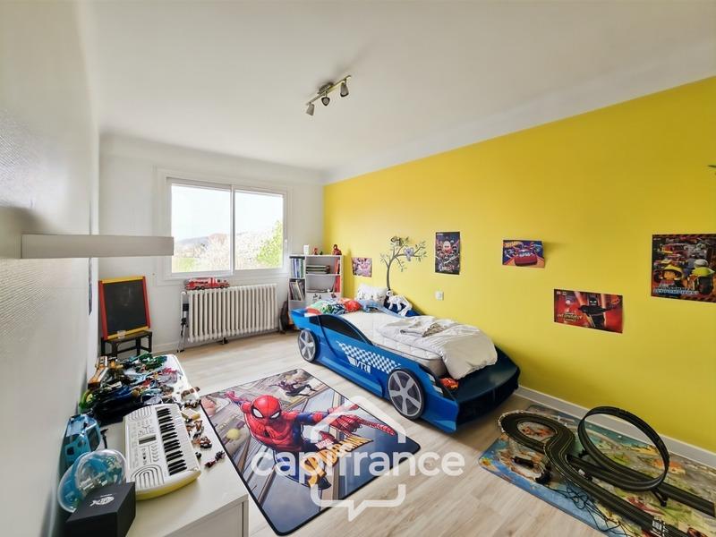 Maison - 222 m² - 6 pièces