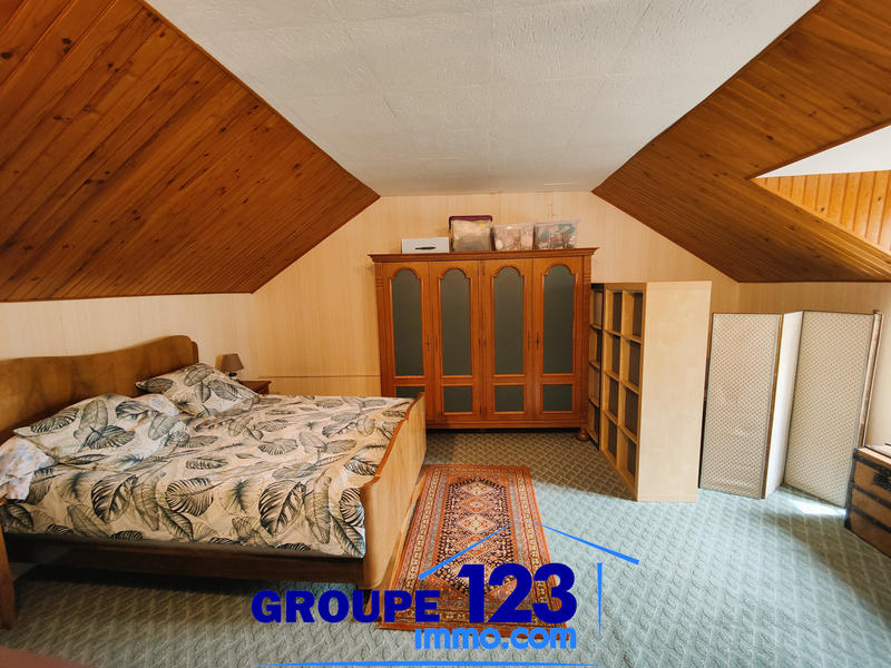 Maison - 205 m² - 9 pièces