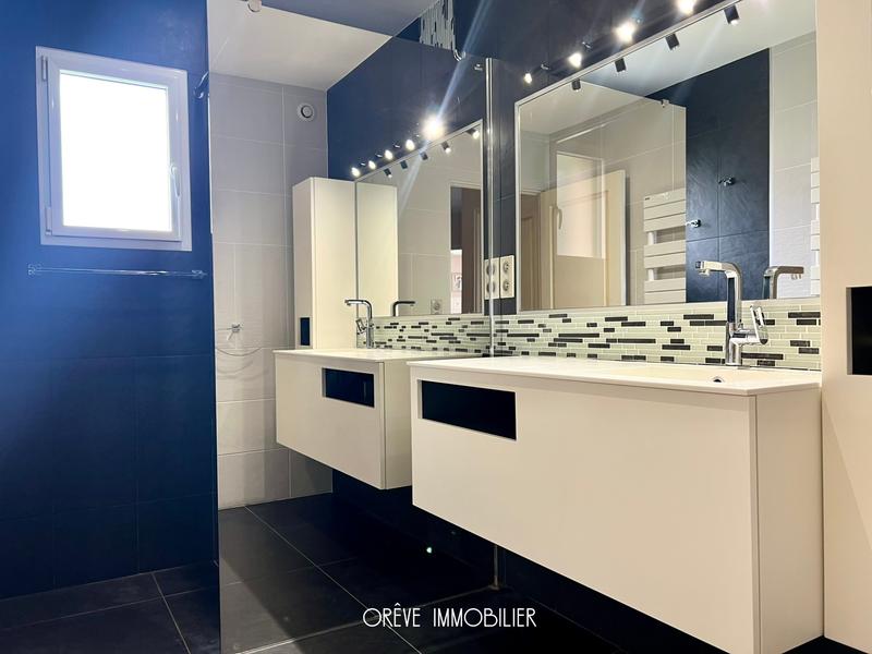 Maison - 165 m² - 8 pièces