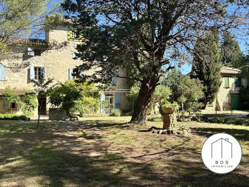 Maison - 418 m² - 12 pièces