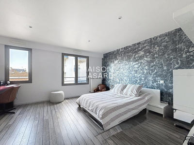 Maison contemporaine - 222 m² - 8 pièces