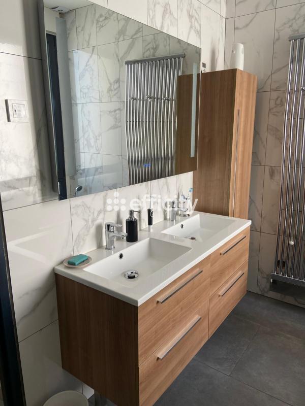 Demeure - 200 m² - 7 pièces