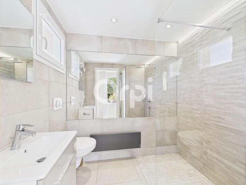 Villa - 253 m² - 6 pièces