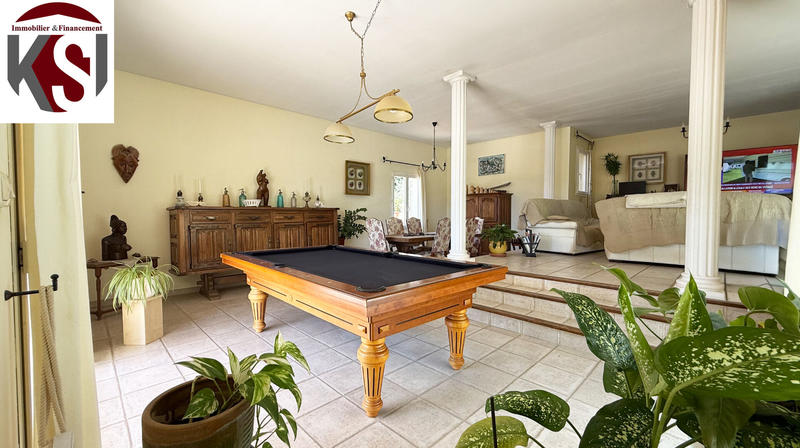 Maison - 210 m² - 5 pièces