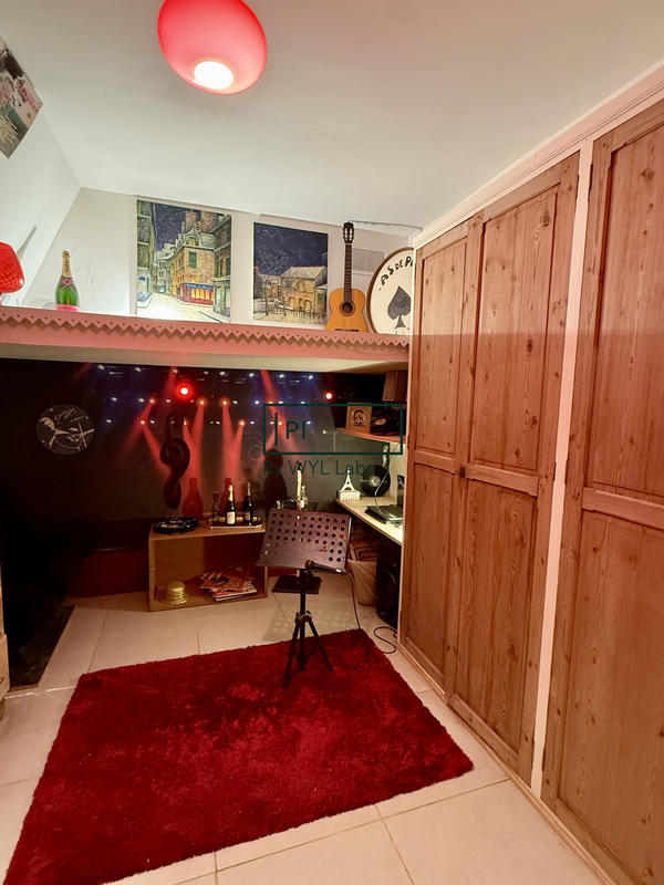 Maison - 346 m² - 8 pièces