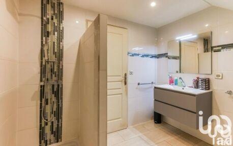 Maison - 250 m² - 7 pièces