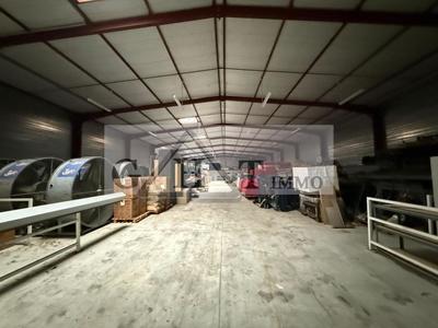Entrepôt - 1 050 m²