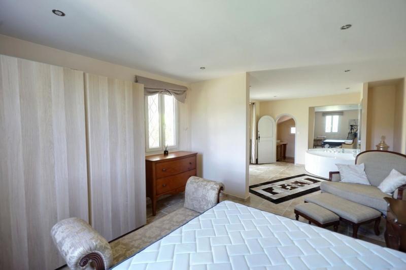 Maison - 342 m² - 7 pièces