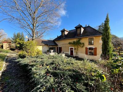 Maison - 185 m² - 8 pièces