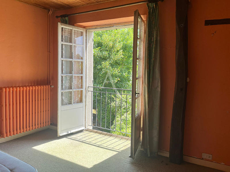 Maison - 241 m² - 8 pièces