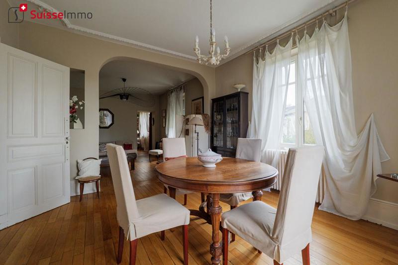 Demeure - 174 m² - 8 pièces