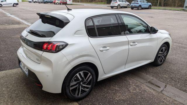 Peugeot 208 PureTech 100 s&amp;S Eat8 Allure Pack