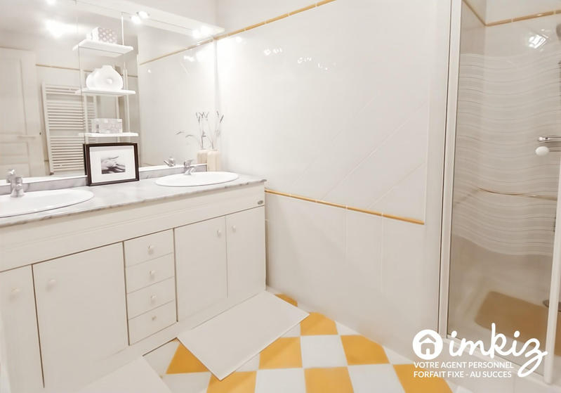 Maison - 215 m² - 7 pièces