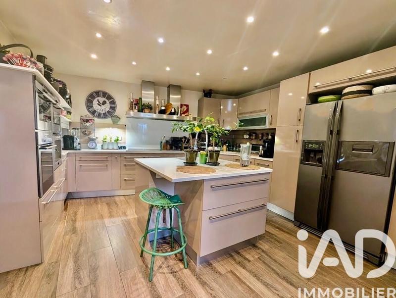 Maison - 408 m² - 11 pièces