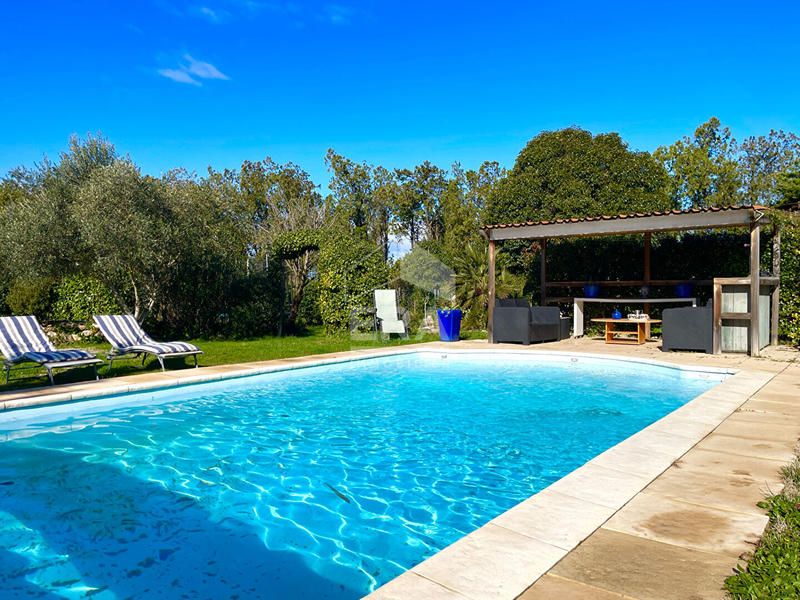 Maison - 185 m² - 7 pièces