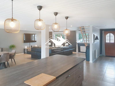 Maison - 250 m² - 8 pièces