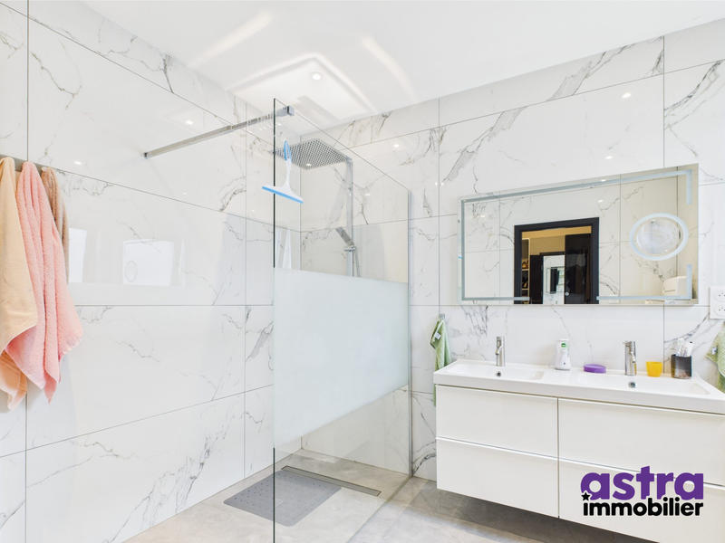 Maison contemporaine - 174 m² - 7 pièces