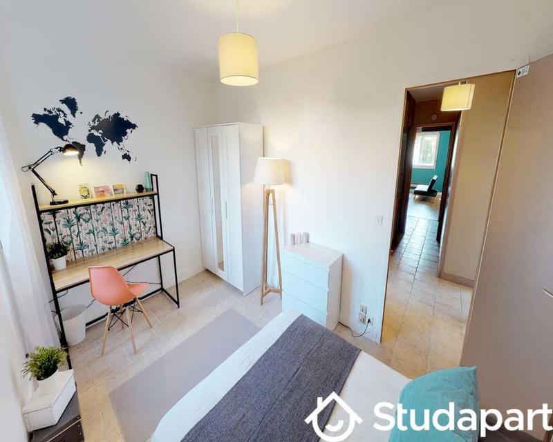 Chambre - 100 m² - 1 pièce