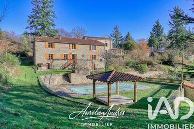 Maison - 215 m² - 6 pièces