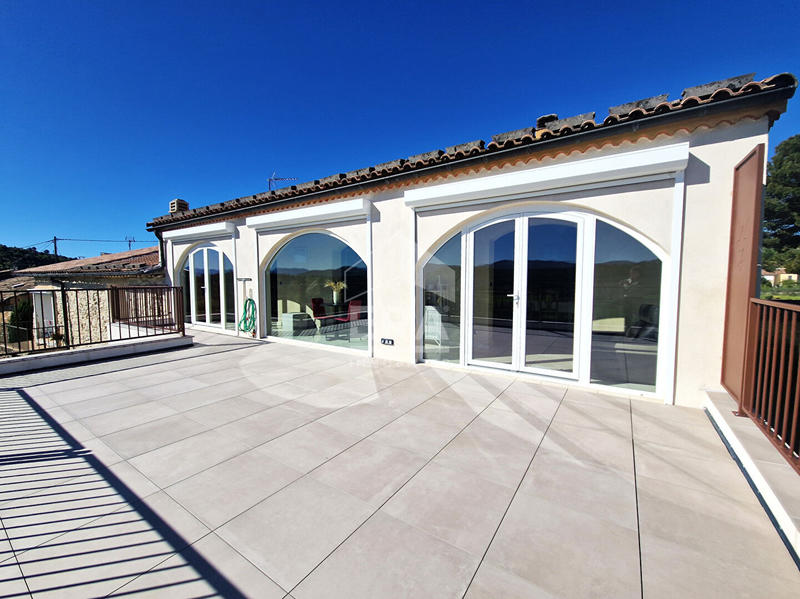 Maison - 240 m² - 6 pièces