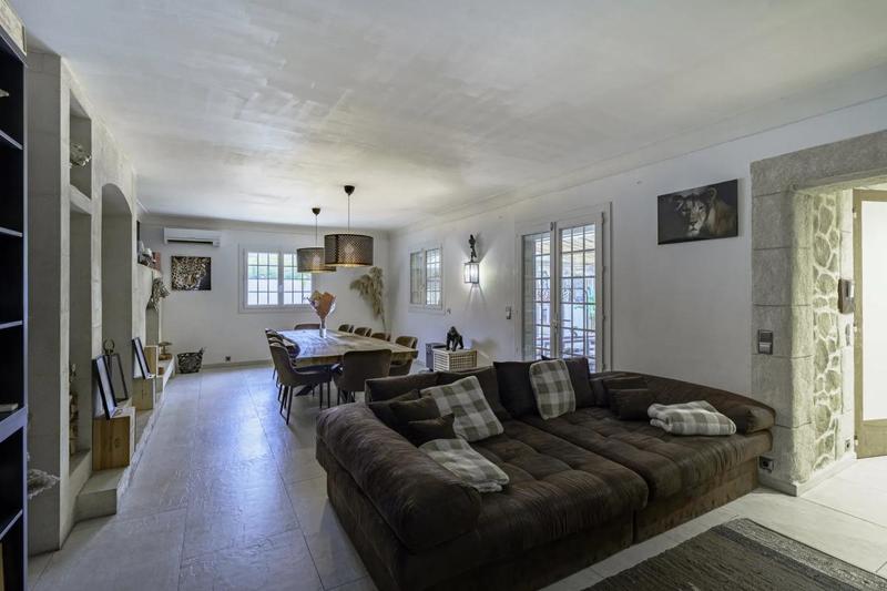 Demeure - 340 m² - 11 pièces